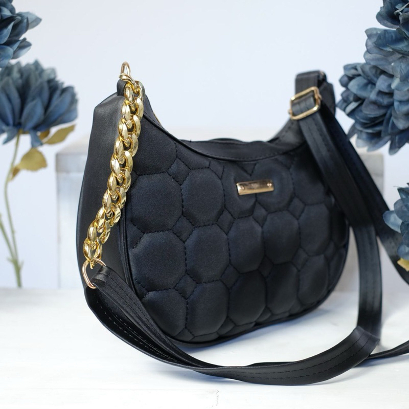 Tas Selempang Hitam dengan Rantai Emas wanita kekinian “ AYUMI BAG “
