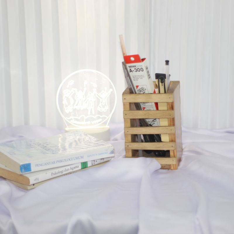 

Tempat Pensil dan ATK Model Kayu Duduk