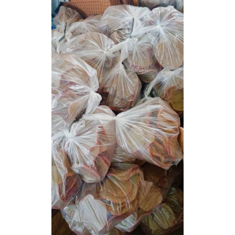 

KERUPUK IKAN ASLI LES MERAH 1/2 KG KHAS KAPUAS HULU/PUTUSSIBAU(JONGKONG)