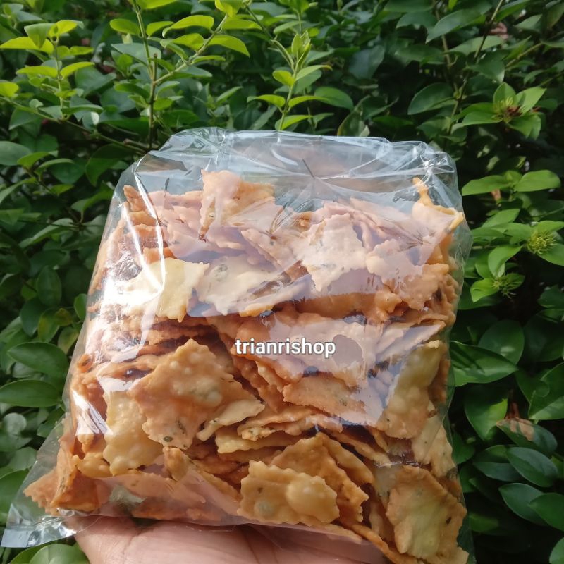 

KERIPIK PANGSIT KUE BAWANG KRIUK SPESIAL 250GRAM