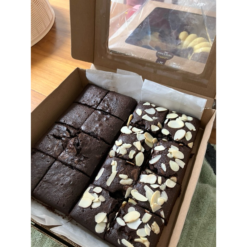 

Fudgy Brownies Premium