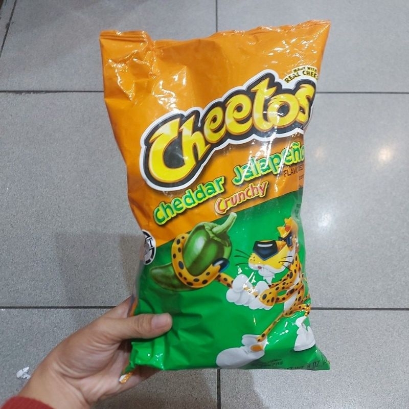 

cheetos cheddar jalapeno crunchy 226.8g snack rasa keju