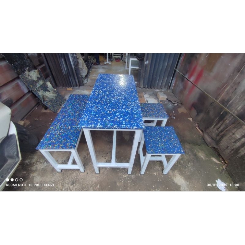 Meja dan Kursi Plastik Outdoor