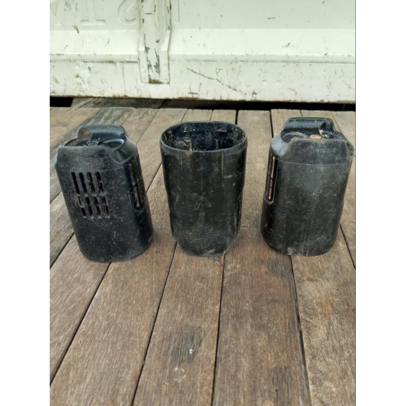 cover bodi belakang gerinda makita 9553 original ( second )