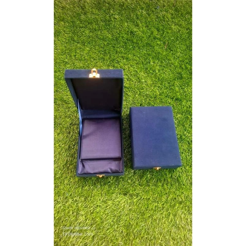 

kotak plakat isi 50 box