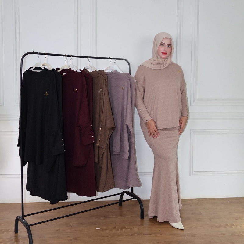 TASH ONE SET BATWING KNIT + MERMAID KNIT SKIRT