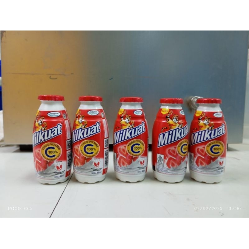 

paket 5 botol susu Milkuat 65 ml rasa jeruk dan strawberry