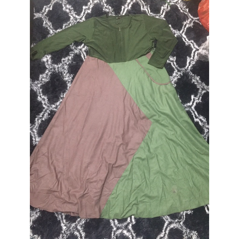 PRELOVED / PL GAMIS WARNA HIJAU BRAND AZIZIL