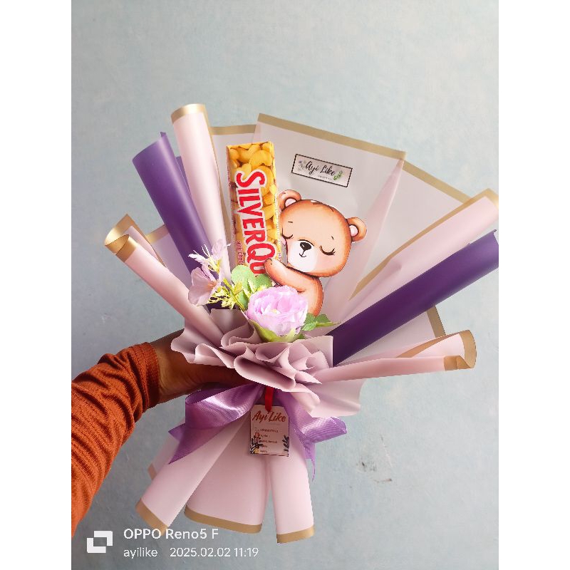 

ayilike buket beruang peluk silver queen Karawang / buket coklat gift