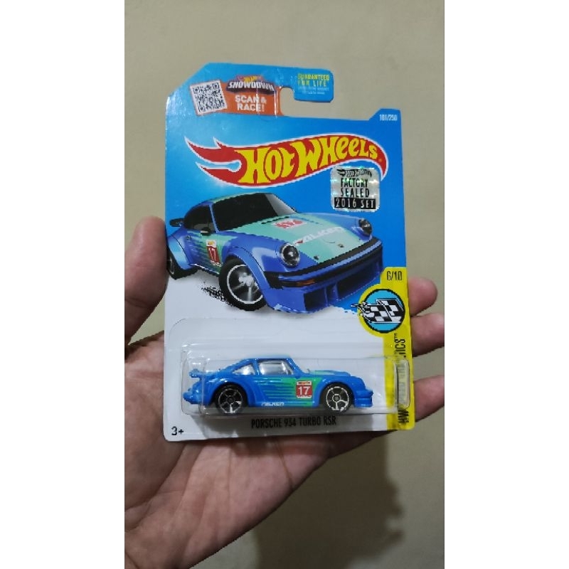 hotwheels porsche falken 934 turbo RSR