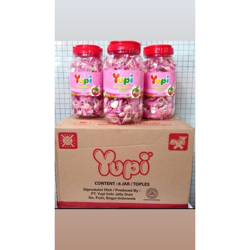 

Yupi Strawberry Kiss 1 karton isi 6 toples