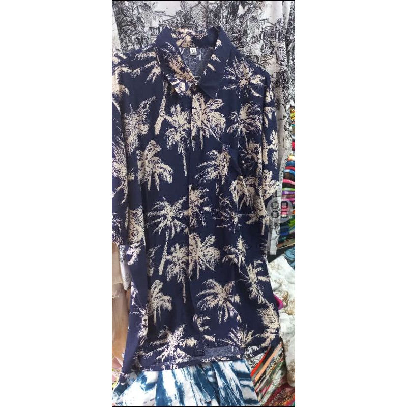 Kemeja Pria Motif Daun Hitam