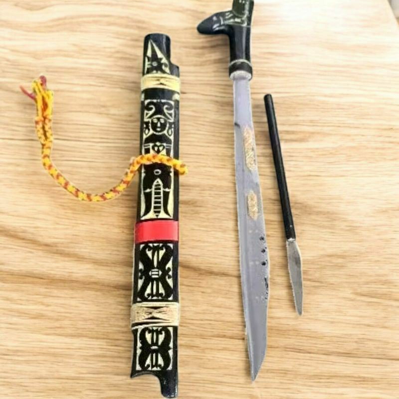 Mandau Dayak Borneo  Bilah tameng Timbul 65 cm
