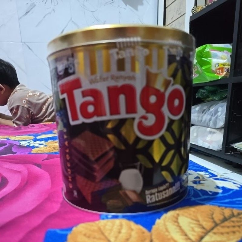 

WAFER TANGGO KALENG RASA COKLAT DAN VANILA