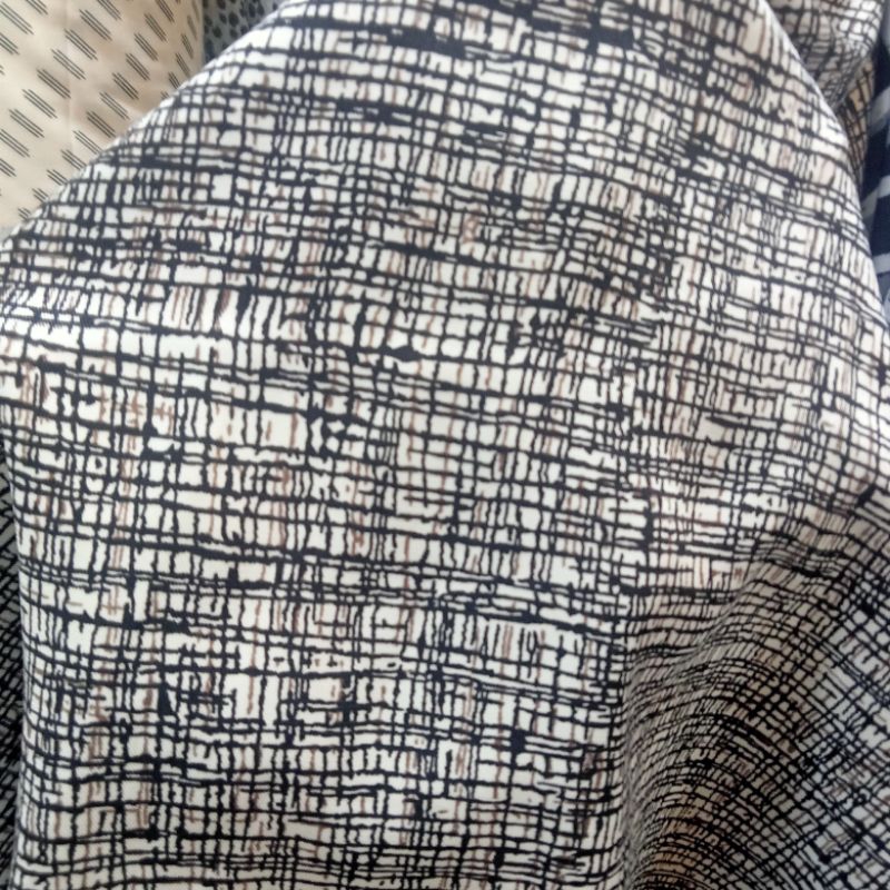 Kain - Kain Silk Motif - Kain Satin Silk Motif Kotak Import - Kain Meteran Dzb | Harga Per Setengah 