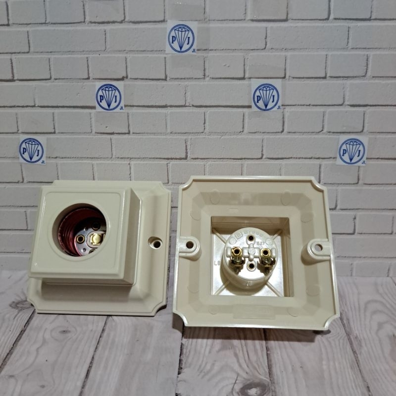 Fitting Lampu Plafon Segi Broco / Fitting Plafon 1210