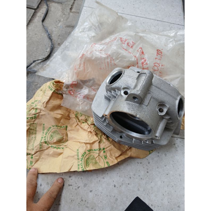 CYLENDER HEAD HONDA CB100 K2 ORIGINAL NOS