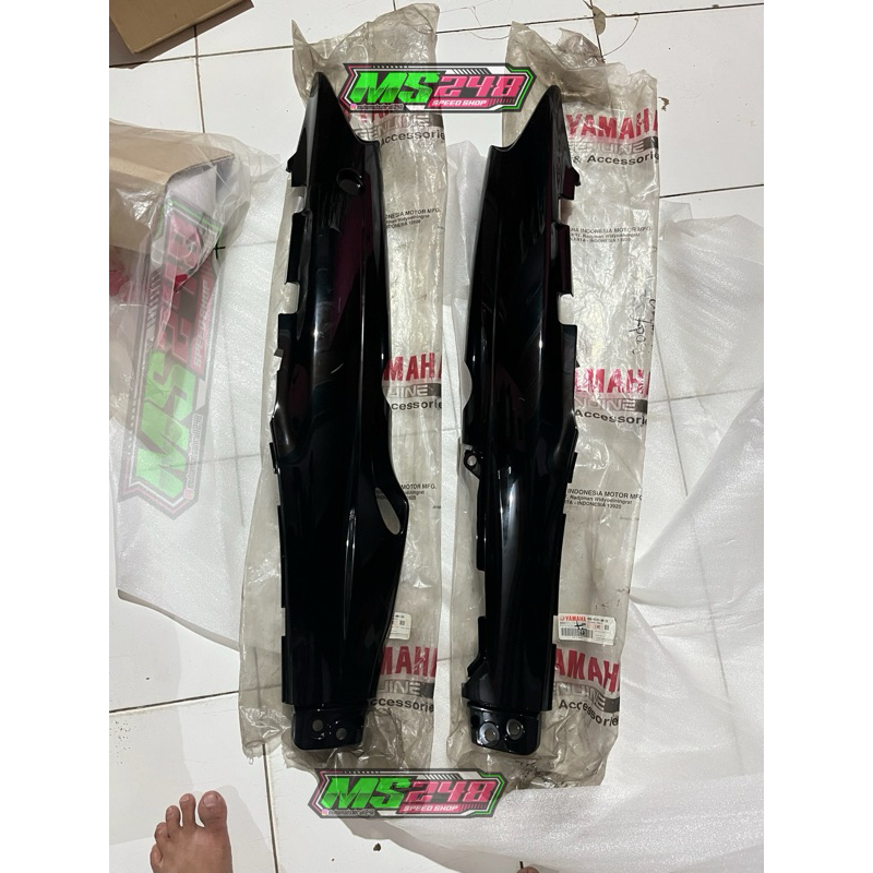 Cover Body Belakang Set Kanan Kiri F1ZR Hitam Original Ygp Nos