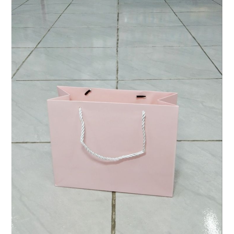 

PAPER BAG POLOS / TAS KADO ULANG TAHUN