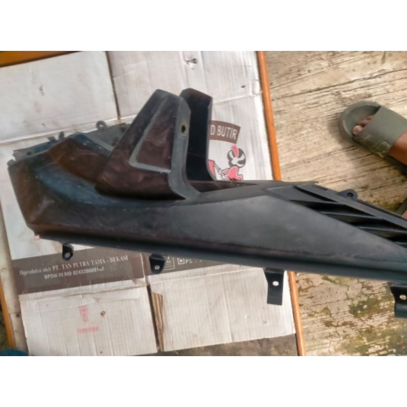 cover sambungan body belakang untuk motor Honda Vario 110 karbu ori copotan original tinggal pasang 