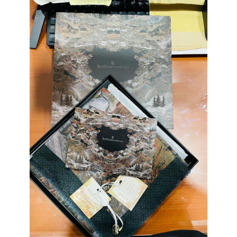 BUTTONSCARVES SWITZERLAND SERIES