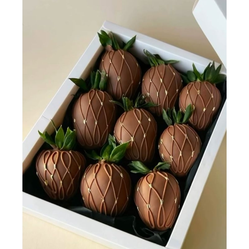 

coklat strawberi.cocok untuk hadiah seperti Valentine atau hamper lebaran