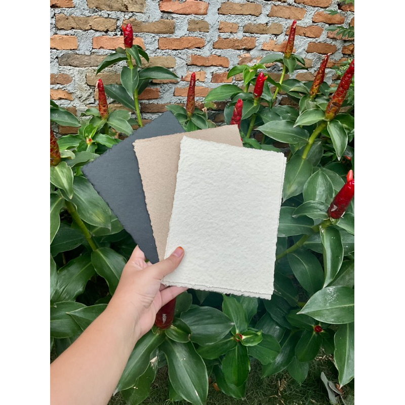 

Kertas Daur Ulang // Handmade // Ramah Lingkungan