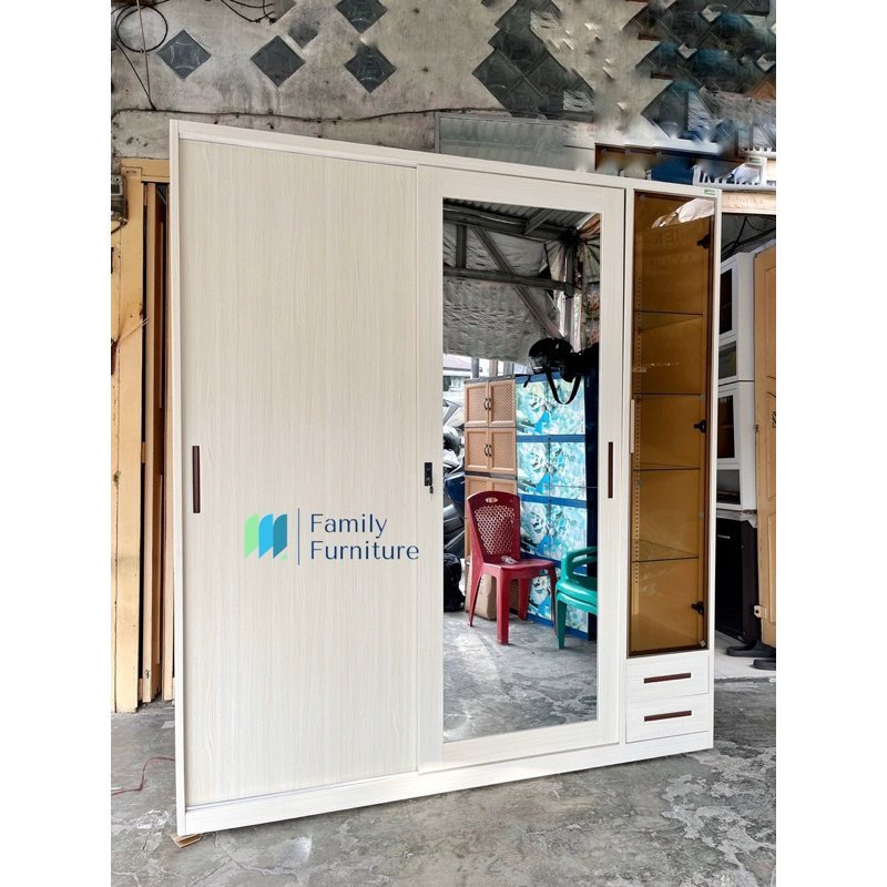 Lemari Pakaian Plat Besi Motif Seperti Kayu Sliding 2 Pintu Jumbo Kombinasi Pintu Buka Kaca dan Berl