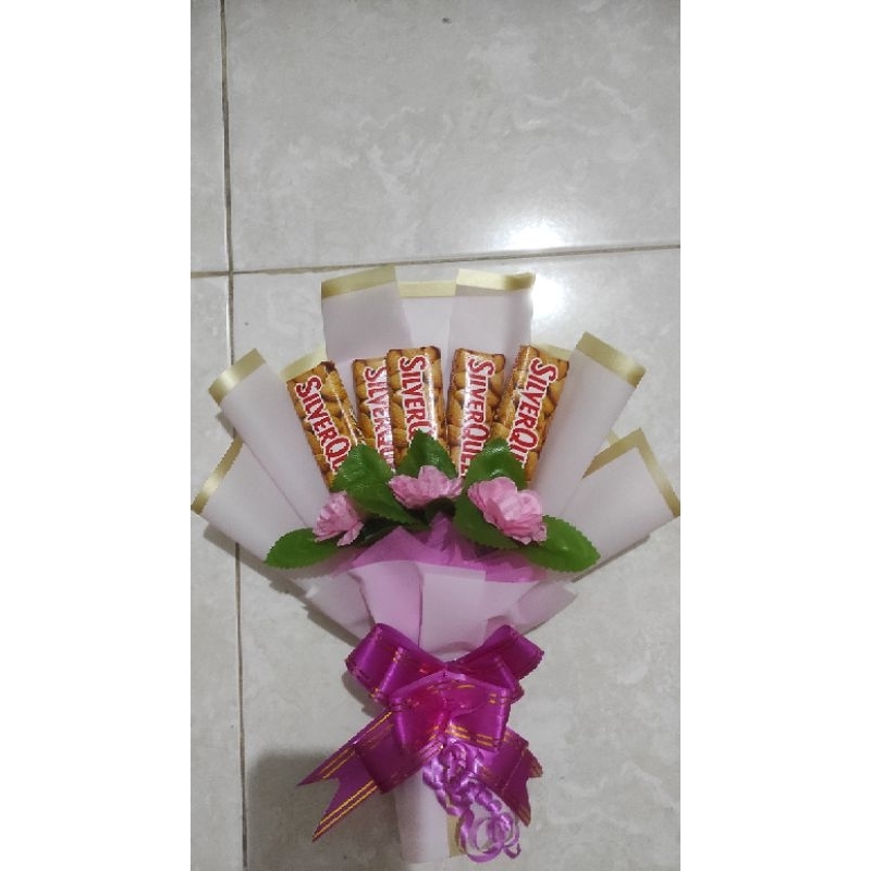 buket coklat silverqueen besar 5 pcs + boneka