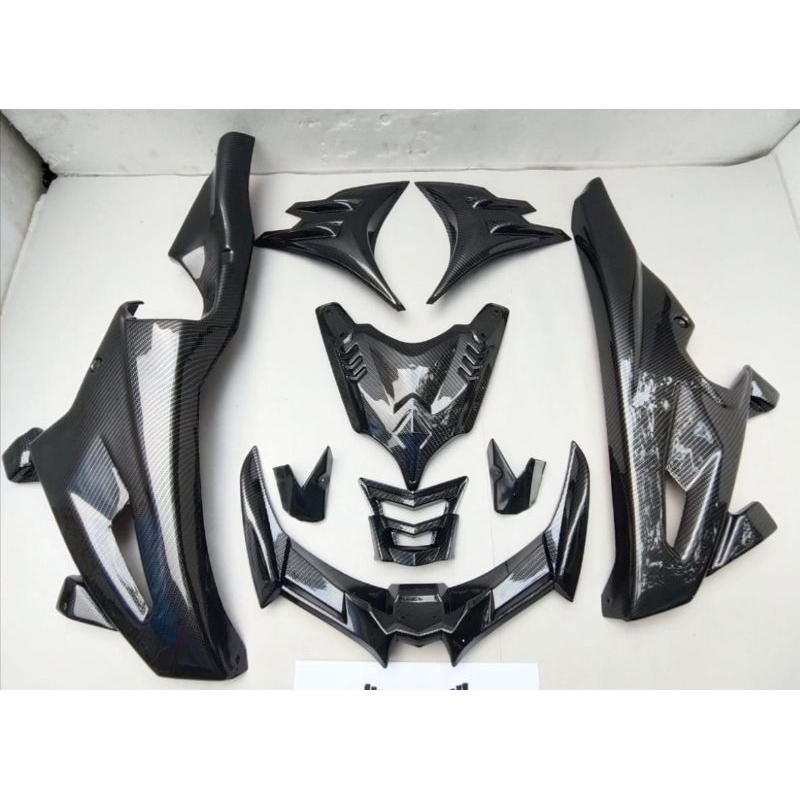 aksesoris Yamaha R15 V3 cat carbon clup cocok buat motorR15V3dilengkap dengan sambungan fairing bawa