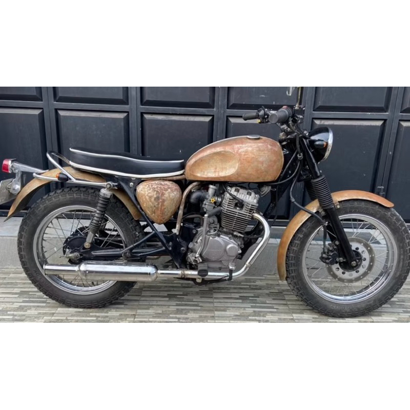Tangki custom,tangki british,tangki triumph.