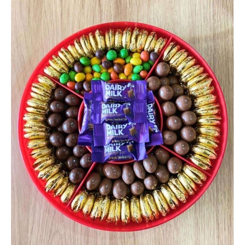 

Cokelat Mix Toples bulat Cadbury 15pcs Hampers Lebaran/Hampers Coklat