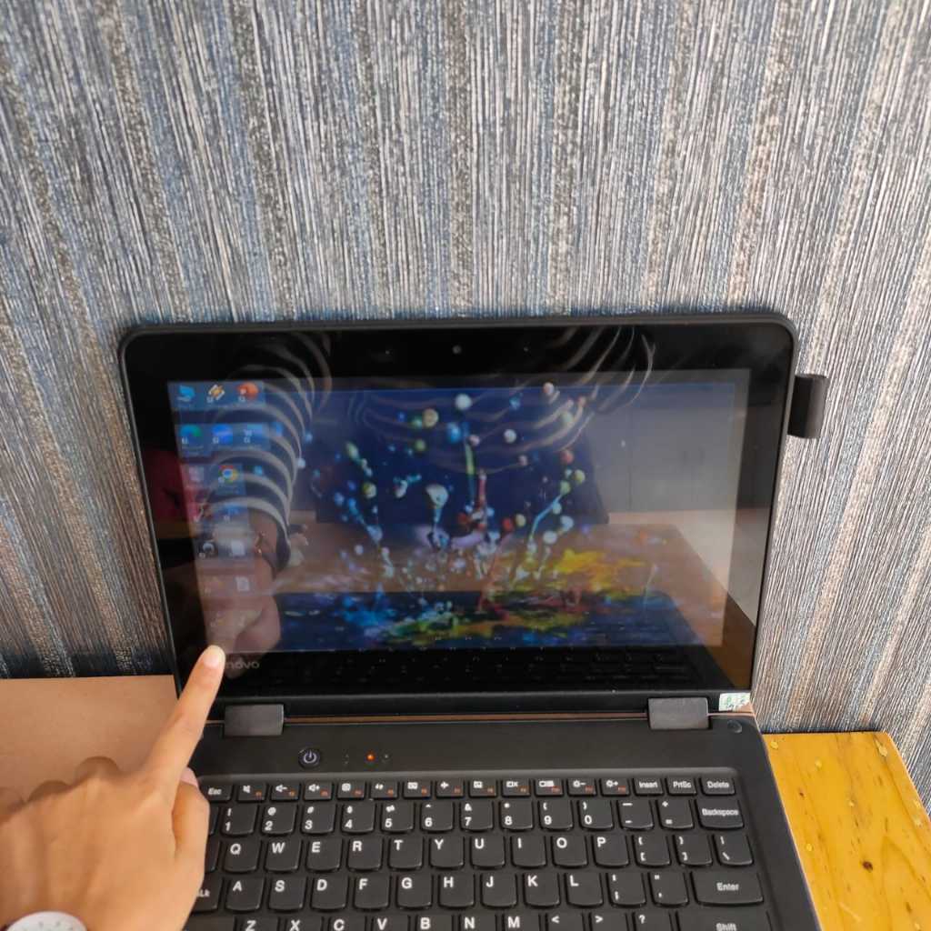 Notebook Lenovo 300e, Touchscreen, Bisa Jadi Tablet, Layar Flip, Pentium-N4200, Ram 4Gb SSD 128Gb