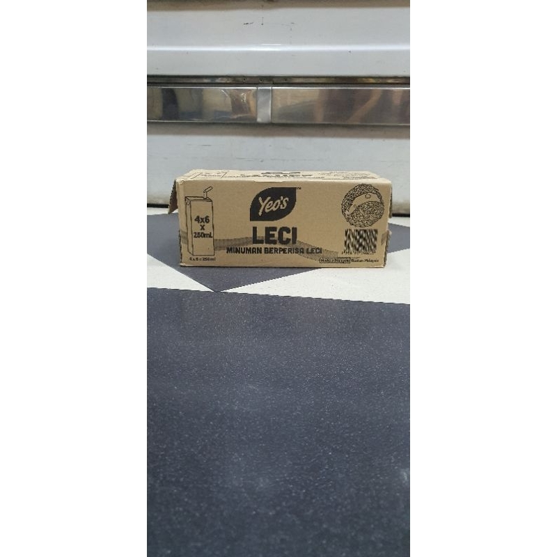 

Yeo's Minuman Kotak Berperisa Leci / Kundur 1 kotak isi 24 kotak