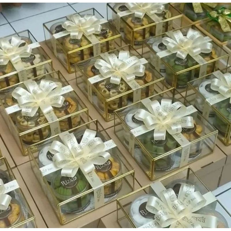 

BOX KOTAK 20X20 TINGGI 10 CM TINGGI 10 CM / BOX HAMPERS/ BOX TERARIUM