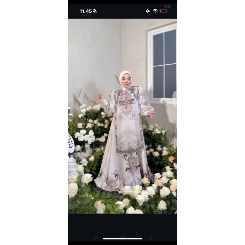 Gamis Motif Bunga Putih