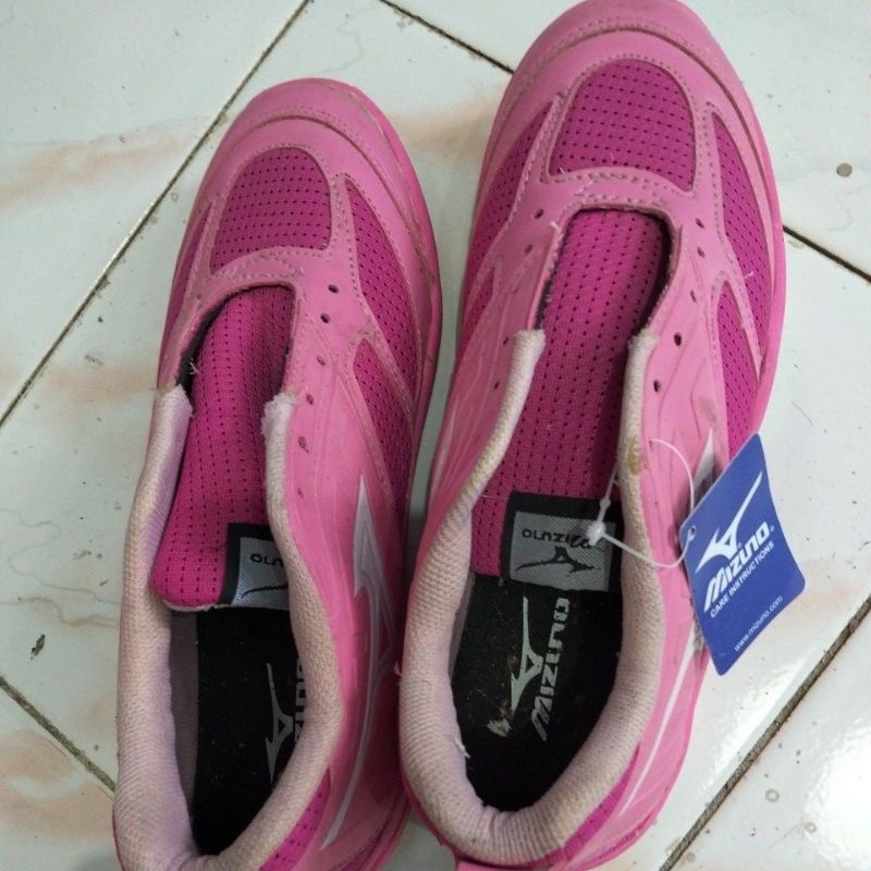 New Sepatu Olahraga Mizuno Perempuan Ukuran 40