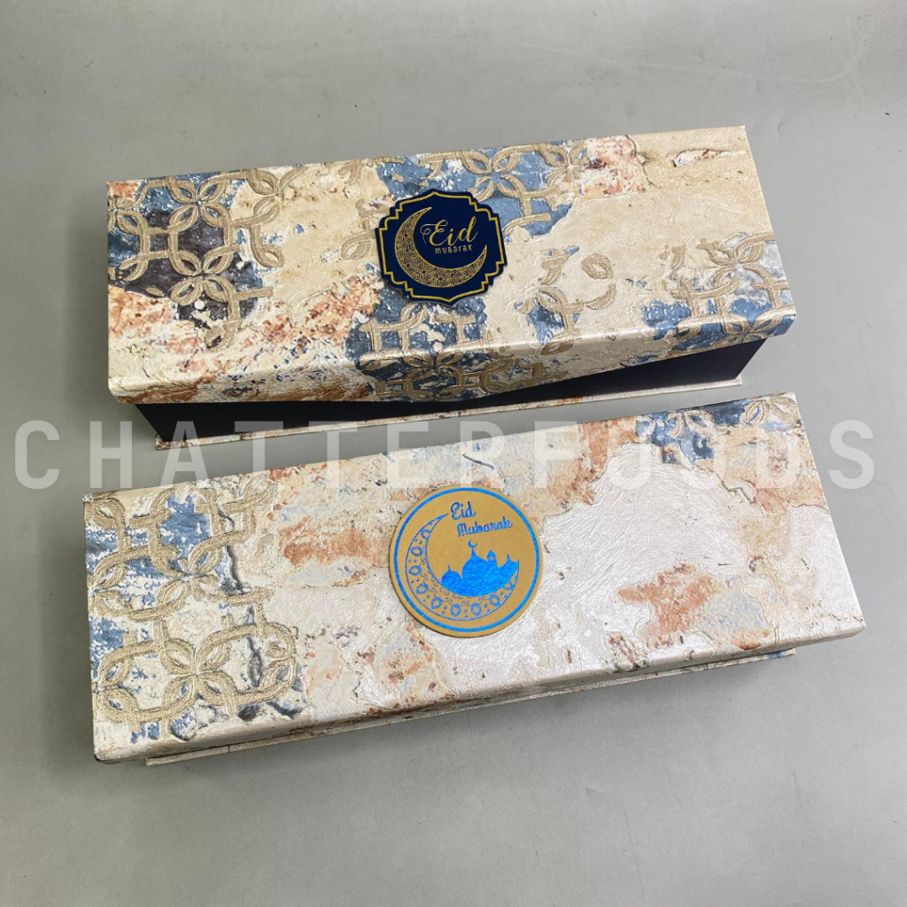 

Box Lebaran Full Walpaper Magnet Dasi 3 Toples 250gr Navy/ Box Kue Kering Lebaran 3 Toples