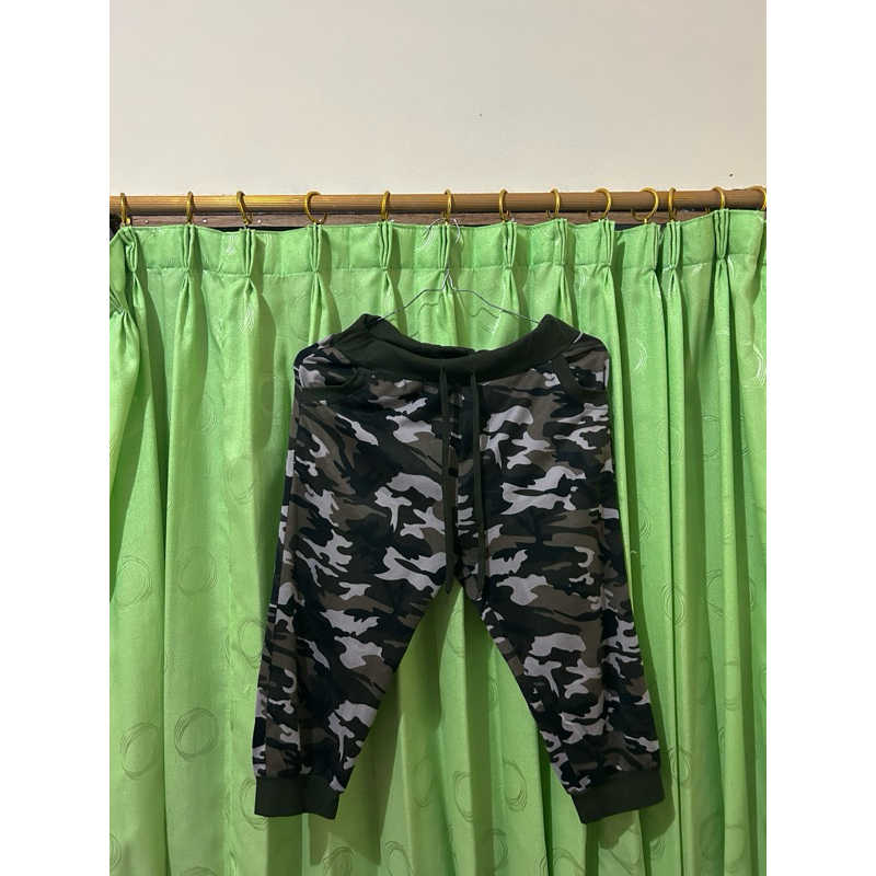 PRELOVED CELANA MOTIF TENTARA