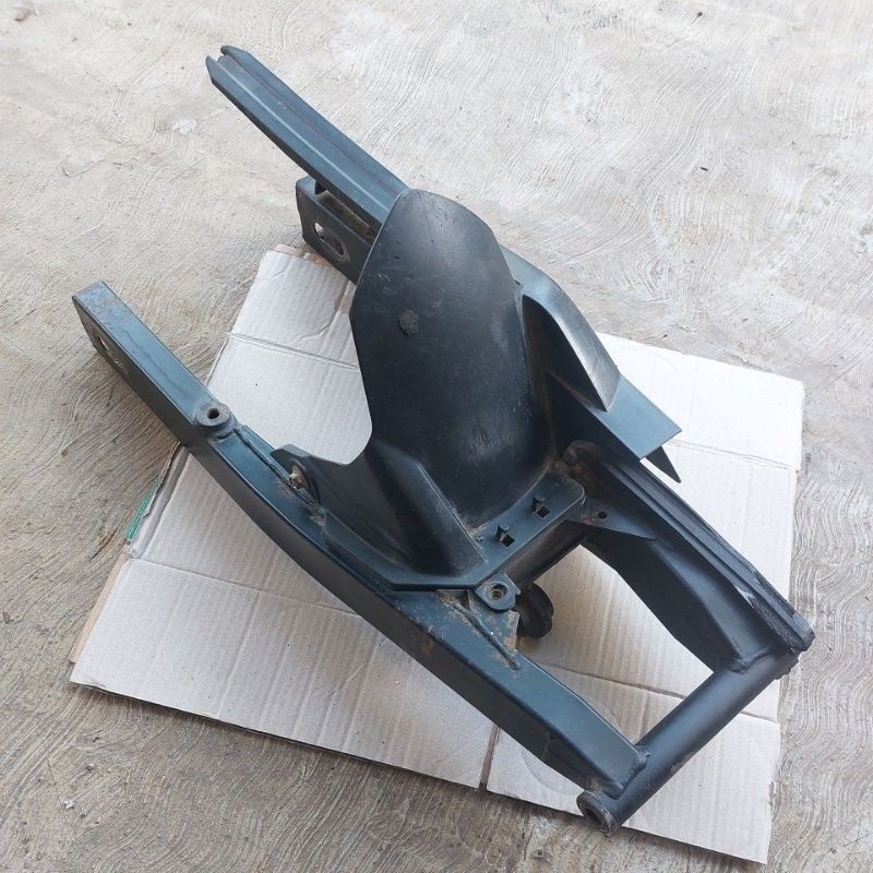 swing arm arem capit udang YAMAHA VIXION NEW original 1PA