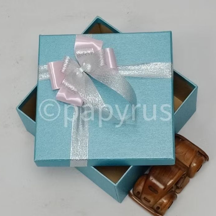 

PAPYRUS 20x20 Tinggi 5cm Kotak Kado Gift Box V3