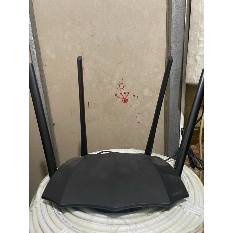 Tenda AC8 Dual Band Gigabit AC1200 secondhand