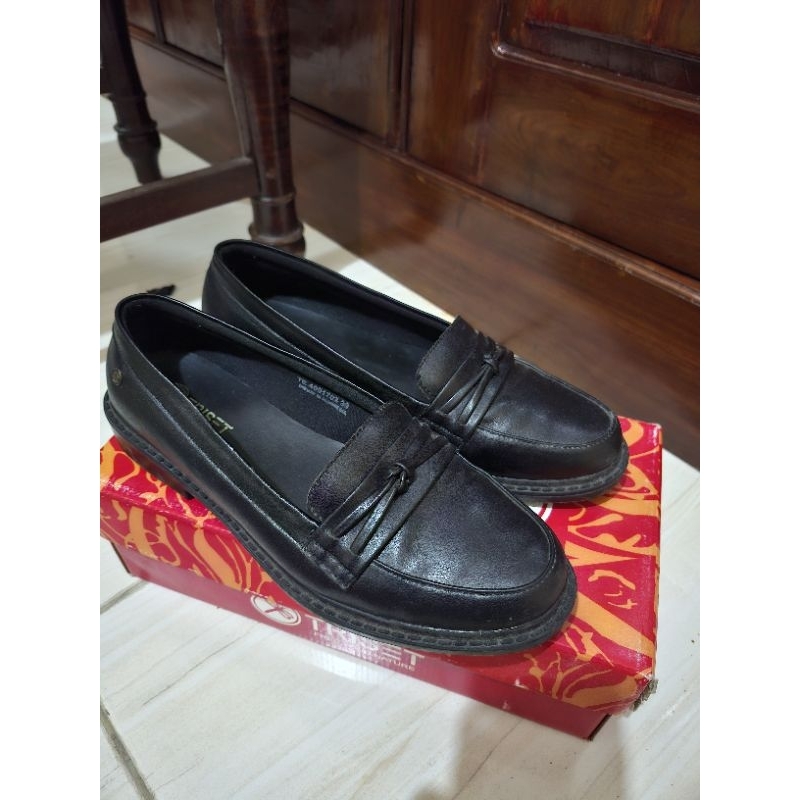 (PRELOVED LIKE NEW) FLATSHOES TRISET / SEPATU FORMAL TRISET UKURAN 39 (Beli di YogyaMall Cabang Peka