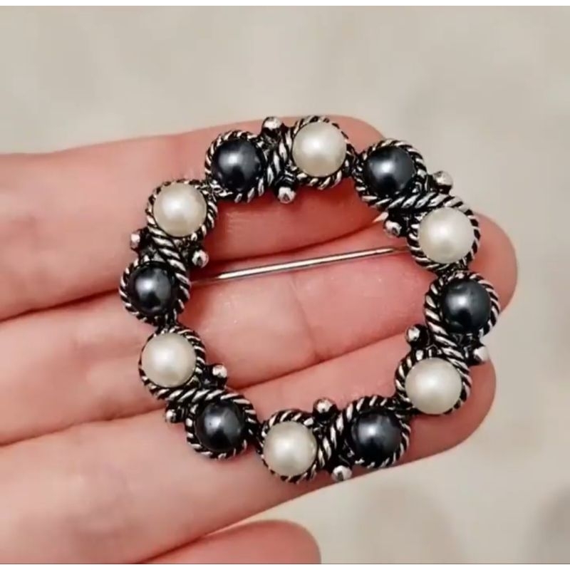AVON Signed Dainty Faux White and Grey Pearl Wreath Brooch