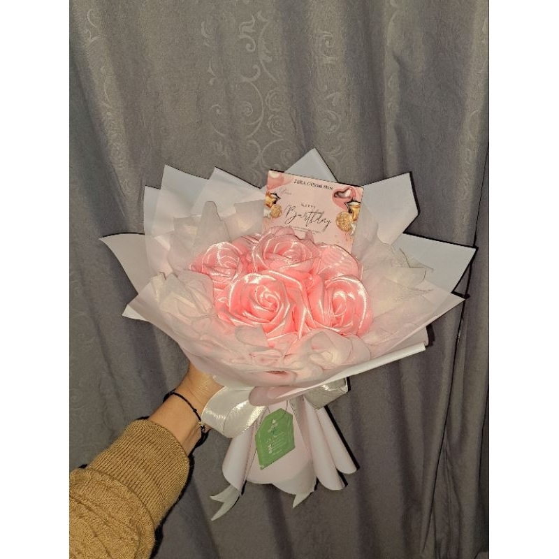 

RB La Flo Buket Bucket Bouqet Bunga Pita Satin Pink 6 Tangkai Kado Birthday Gift Graduation Gift