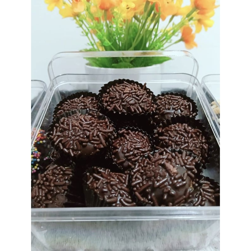 

Kuker Kue Kering Rambutan Premium Butter Cookies