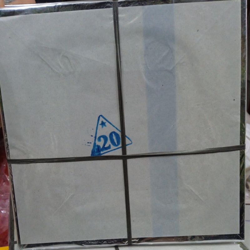 

Tatakan persegi 20 silver harga per lusin