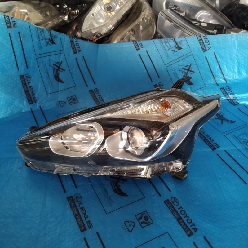 Headlamp lampu depan Toyota Sienta G Sienta V 2017 2018 2019 2020 ORIGINAL