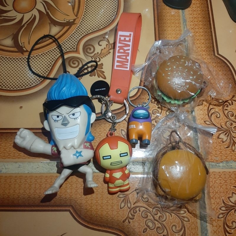 Keychain gantungan kunci burger mcd , one piece franky  , miniso marvel , dan amoung us innersloth
