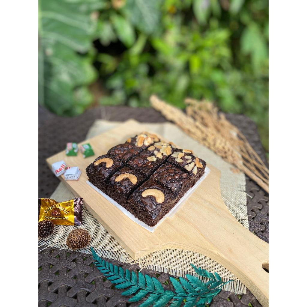 

Brownies mini isi 9 / Hampers Idul Fitri
